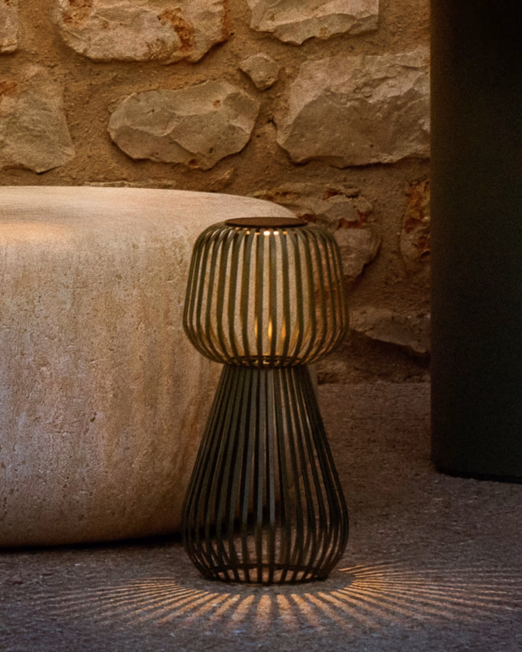 Green metal solar table lamp